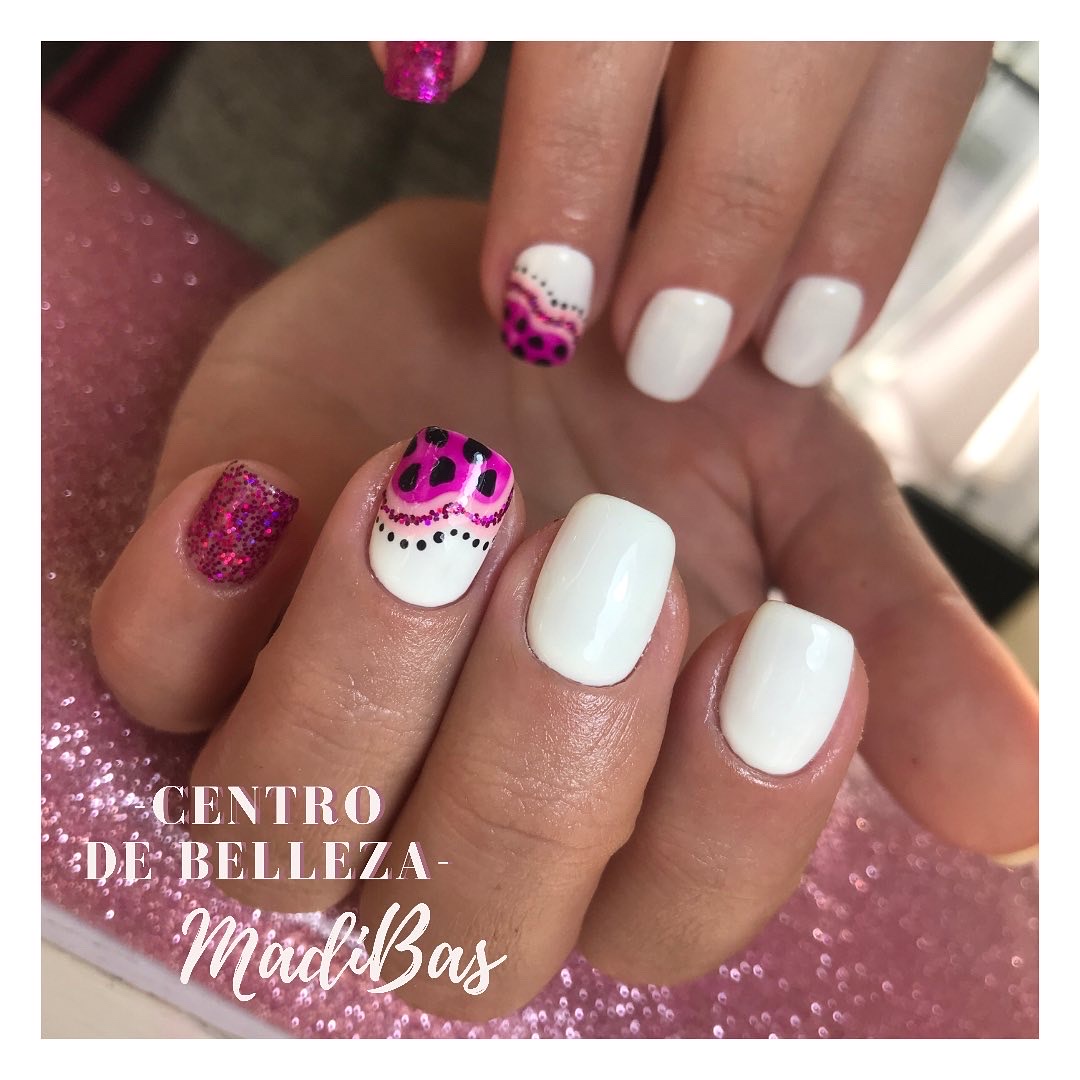 Uñas esculpidas y manicura artesanal en MadiBas San Miguel
