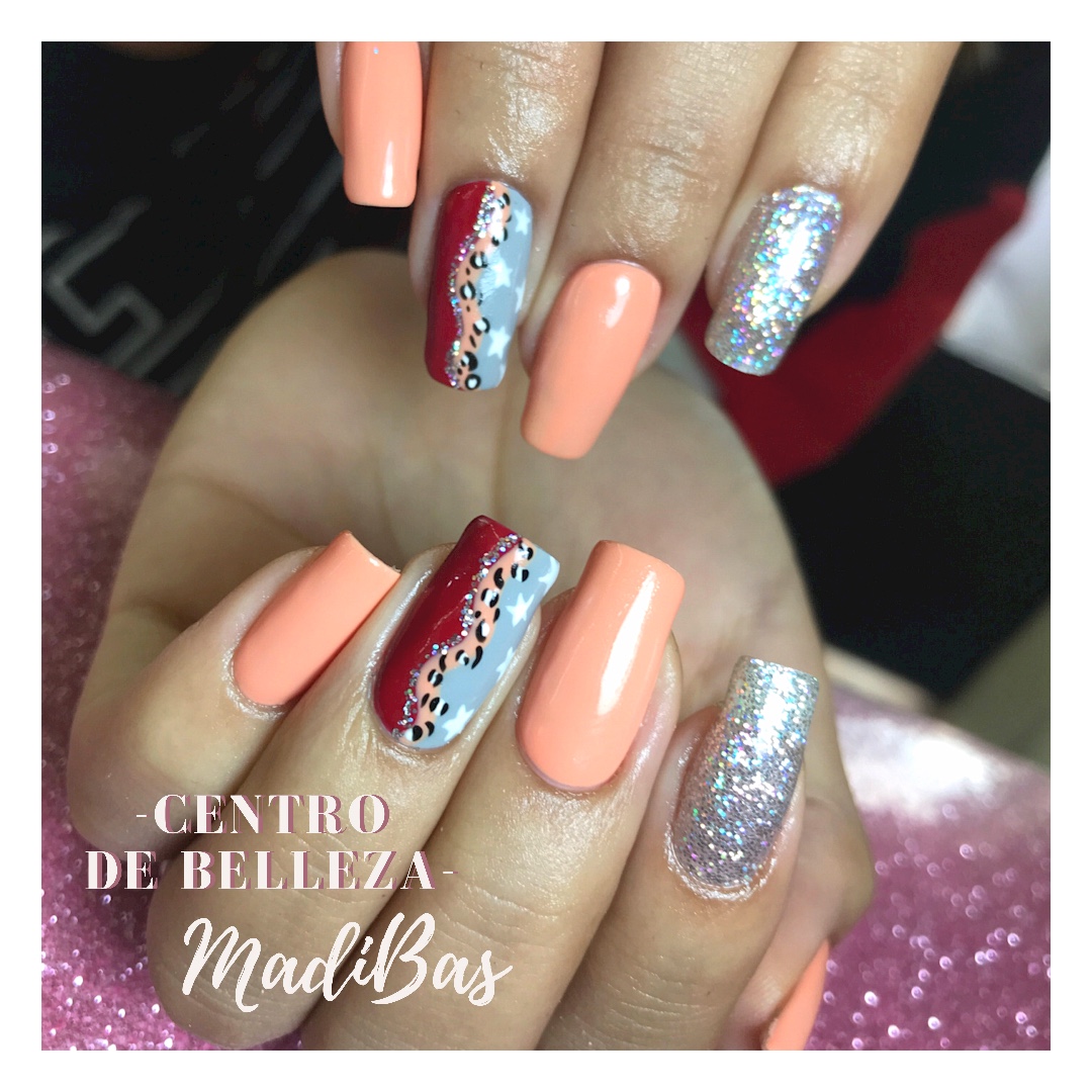 French moderna pastel con acentos cromados